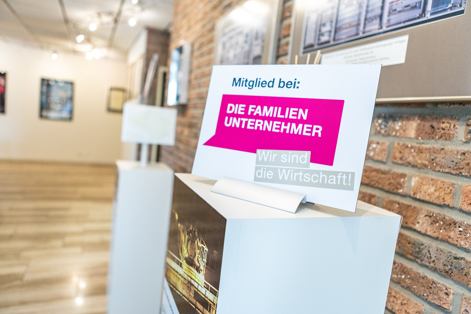 Schild Familien Unternehmen